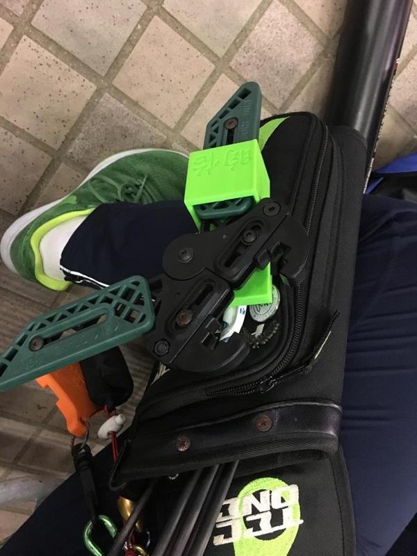 Kwik compound bow stand holder for field quiver