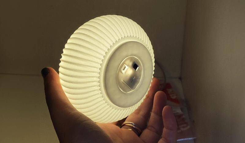 Battery-operated table candlestick