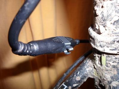 Cube LED Licht HPA 2000 Steckerschutz und Kabelklemmen