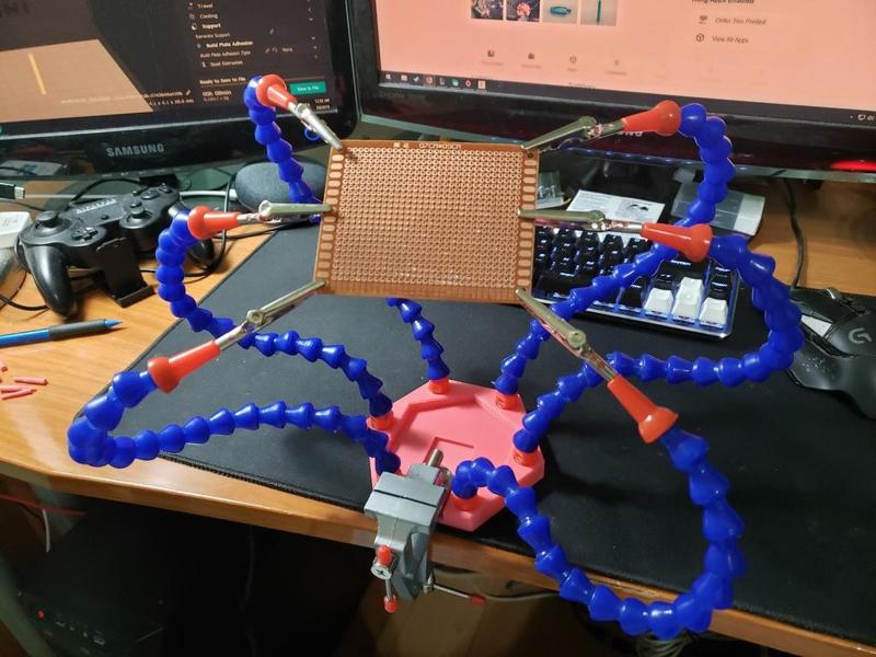 6 Arm Helping Hands Base