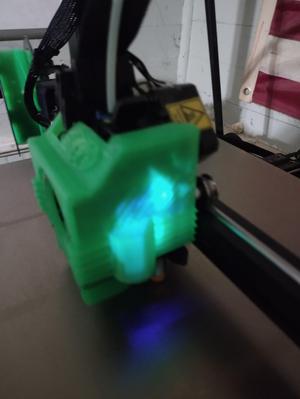 Redesign of It'sMoxie's shroud for the mantis combo with LED bracket