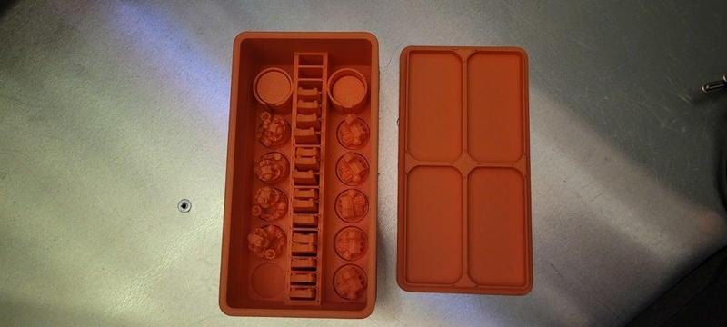 Sturdy storage container for catan