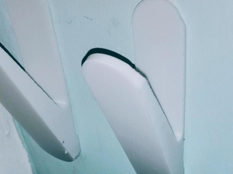 Command strip mountable shoe hook