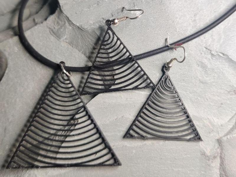 GeoWaves – Triangle Statement Earrings