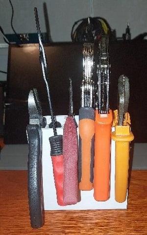 Pliers holder