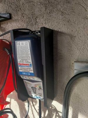 Wandhalter für Batterielader Optima 4