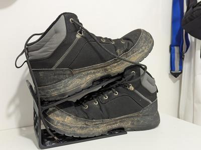 Simple hex flex shoe rack