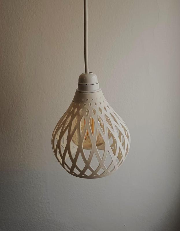 EcoLuz - Sustainable 3D-Printed Lamp with Modern Design