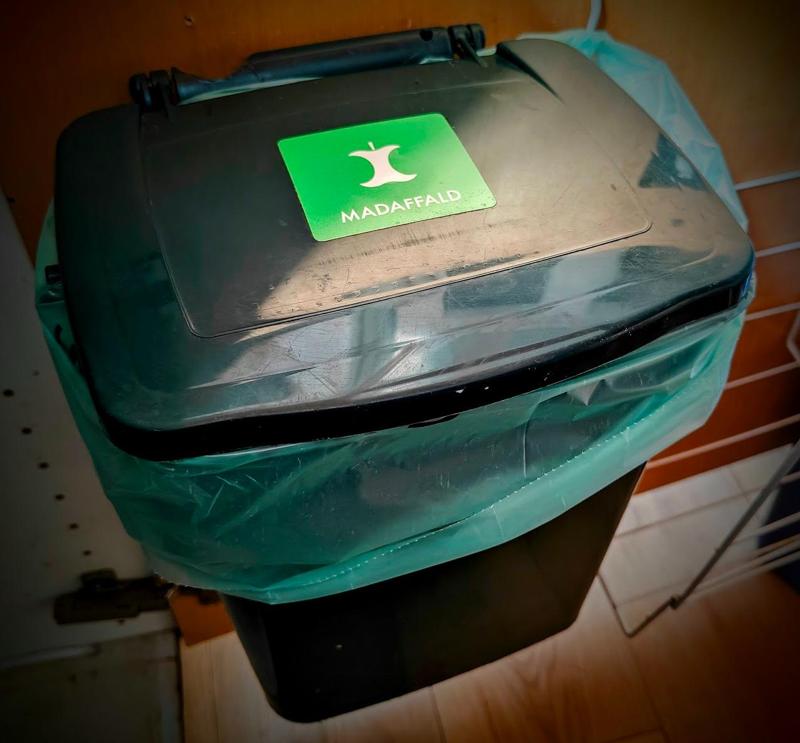 Madaffaldspand wall mount