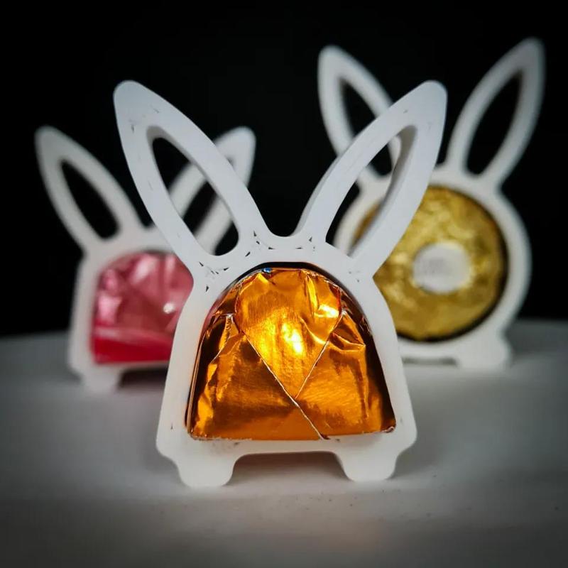 Easter bunny decoration for a praline : little kisses   