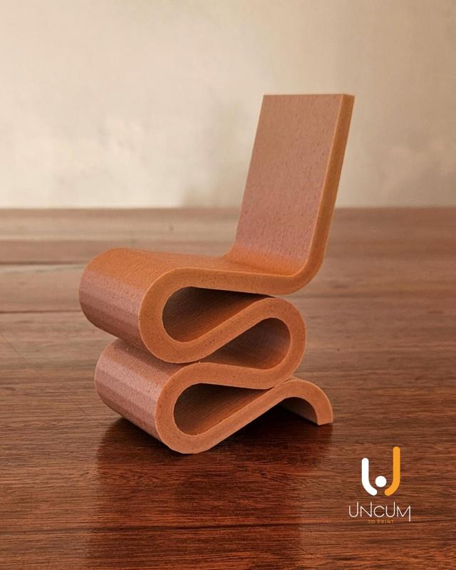 WIGGLE CHAIR BY FRANK GEHRY