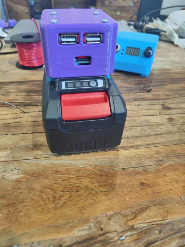 Ozito PXC 20V 100W USB-PD & USB-A (QC 3.0) Charger