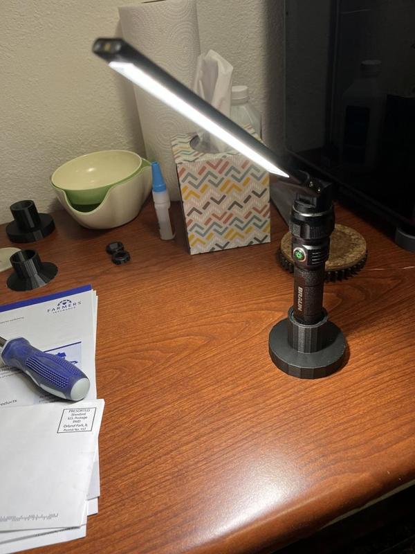 Braun flashlight base support, job site durable