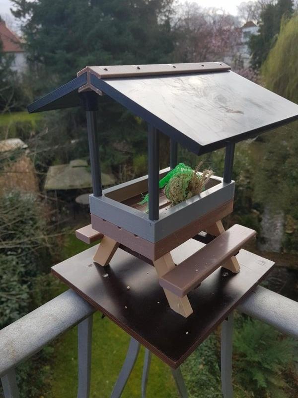 Eichhorn Futterhaus (mit Dach) / squirrel food house