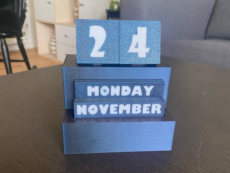 Calender block with numbers, days and months