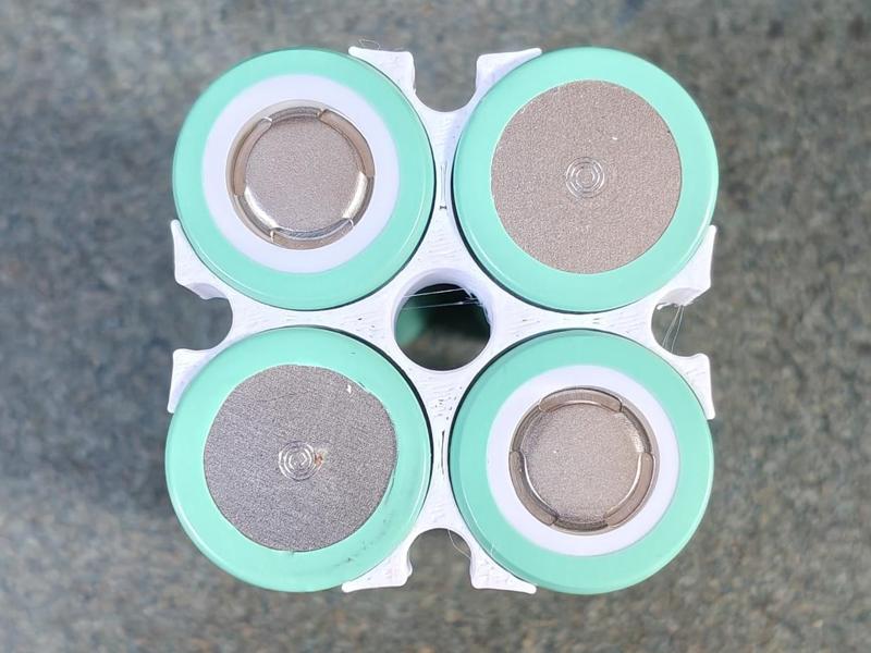 21700 (4S or 4P), integrated cable routing