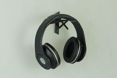 curved wall mounted headset stand