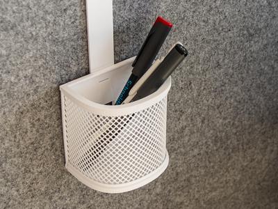 Cubicle system pen bucket
