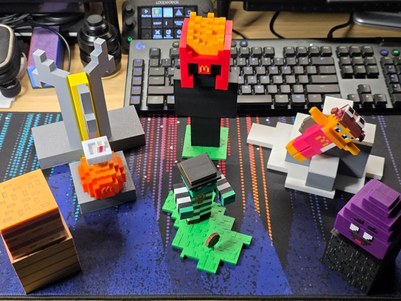 McDonalds Minecraft Meal Toy Stands