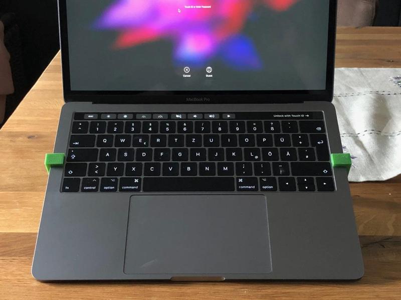 Macbook pro 13 inch stand