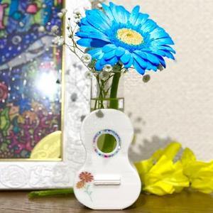 Ukulele-shaped Pen Stand Vase