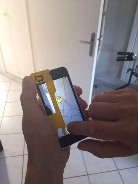 Light Pokeball aimer for Pokemon Go (iPhone 5)