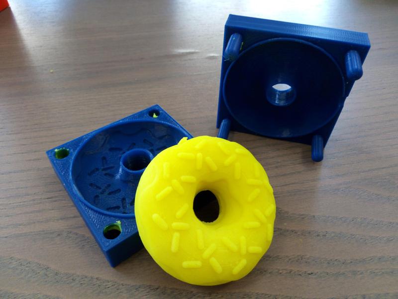 Donut mould for Play-Doh