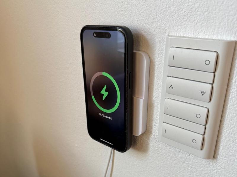 MagSafe wireless charger wall mount