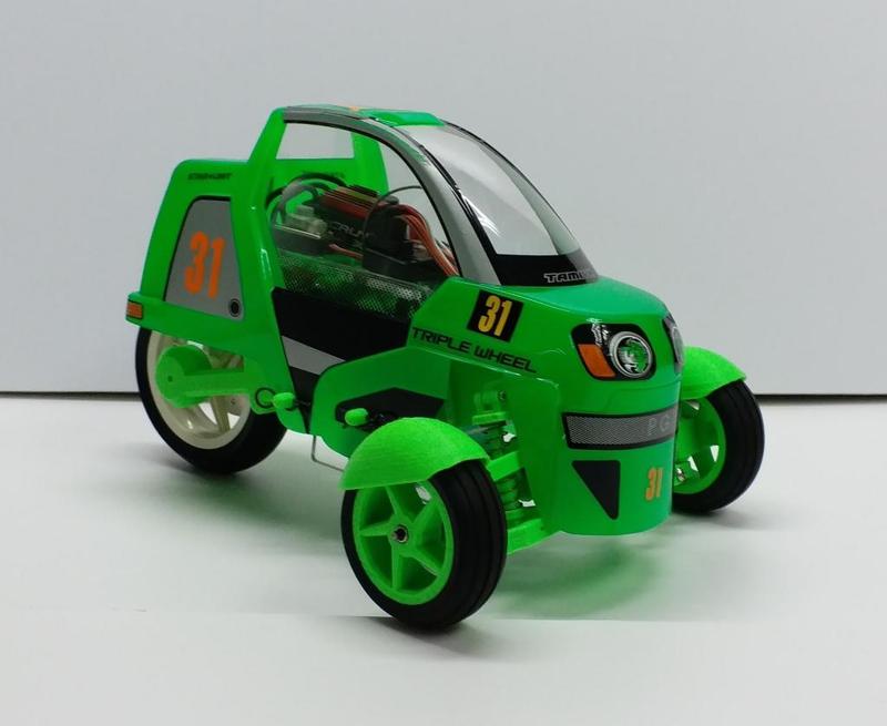 Front wheel fender for (Tilting reverse trike)