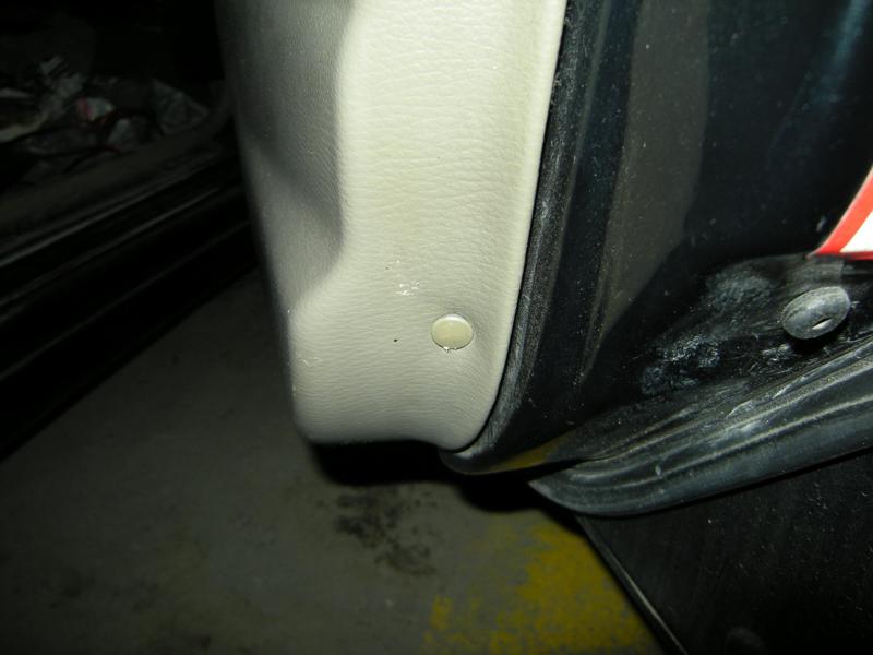 Volvo s40 96-04 door trim screw cover