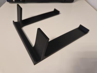 Vertical / horizontal tablet stand