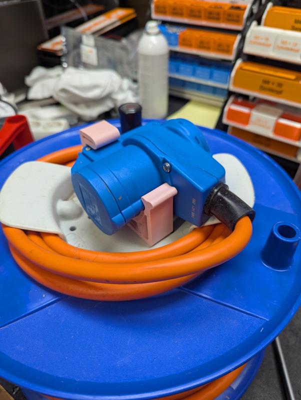 Brennenstuhl Camping-Kabeltrommel CEE-Winkelkupplung