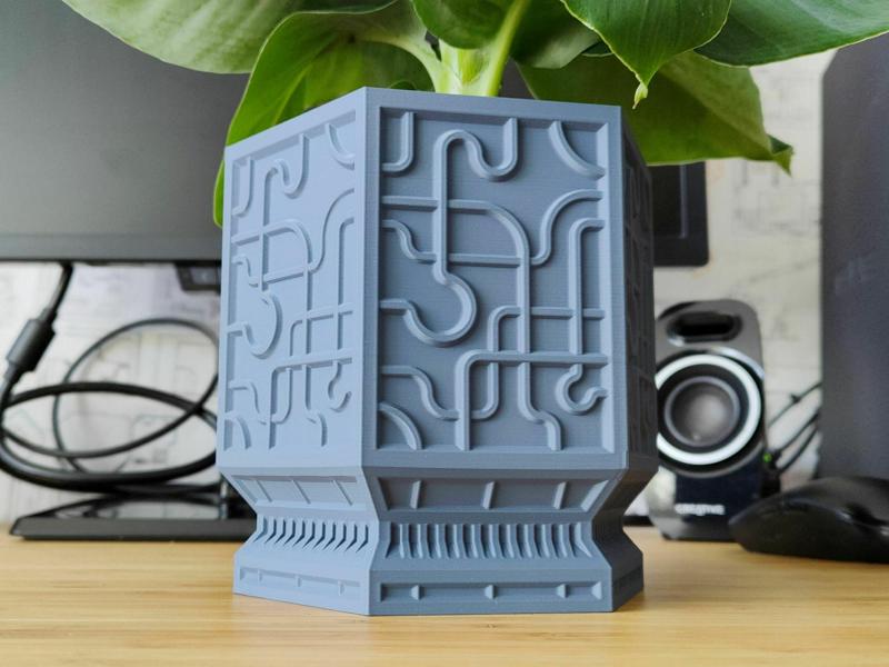 Alien Queen - Pot and Planter for your Plants - Vase mode design