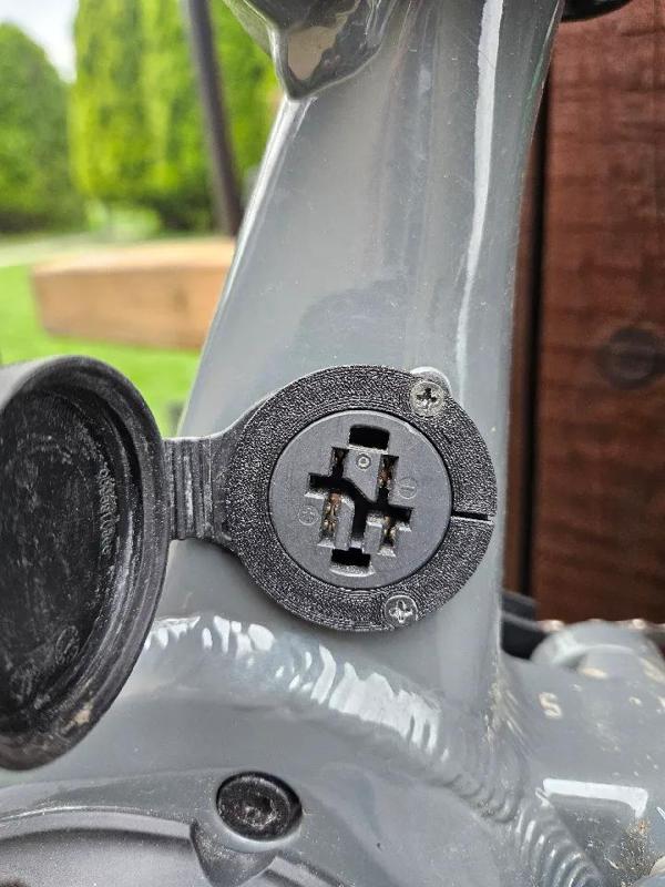 FOCUS Charging socket outline compatible with Jam2 and Sam2   