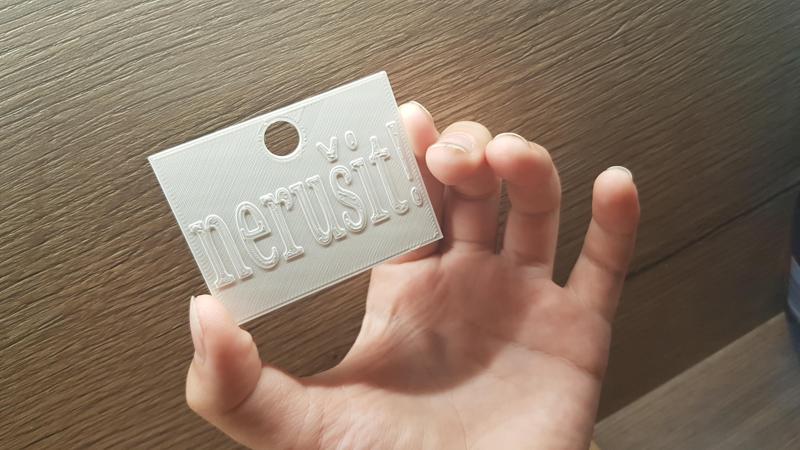 cedulka nerušit nejen na stan!