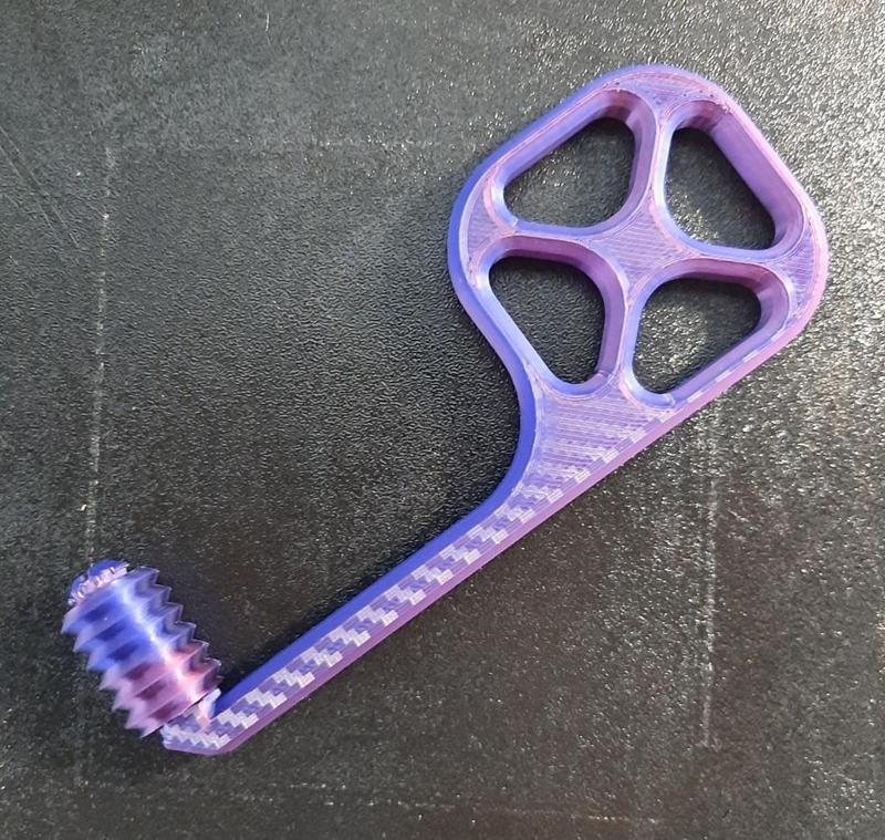 Fiberglass resin spreader roller with handle