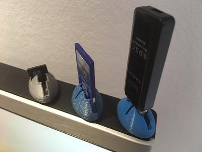 3 in 1 Memory Card Holder - USB Stick - microSD - SD