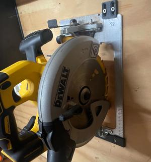 DeWalt Circular Saw Wall Mount DCS570