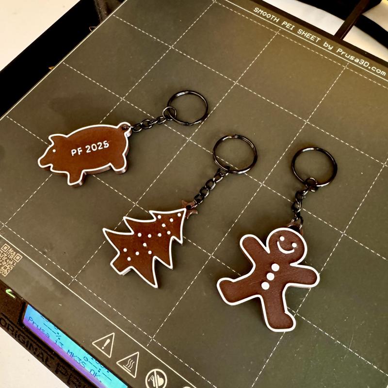 Vánoční perníčky + PF 2025 (přívěsky na klíče)