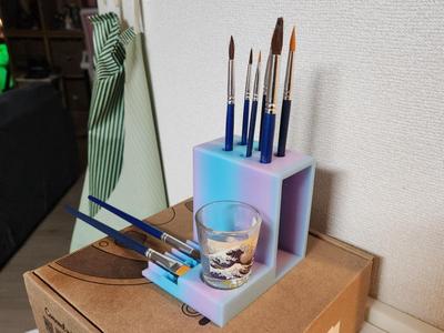 Brush Holder for small spaces