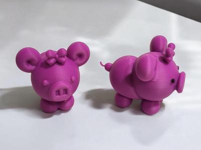 Balloon pig with bow