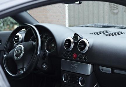Center clock update for Audi TT MK1