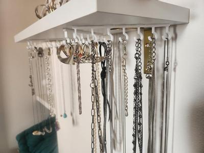Hook jewelry organizer