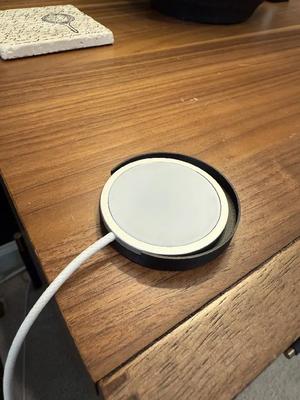 MagSafe Charging Base   