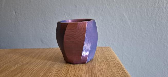 Small planter with tray