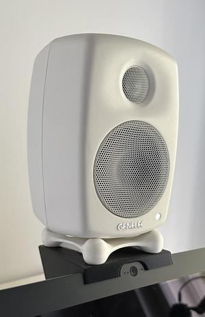 Genelec One stand/mount for LG 5k monitor