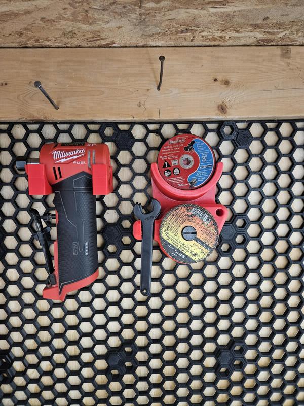 Cutoff Wheel and Arbor Mount for Honeycomb Storage Wall