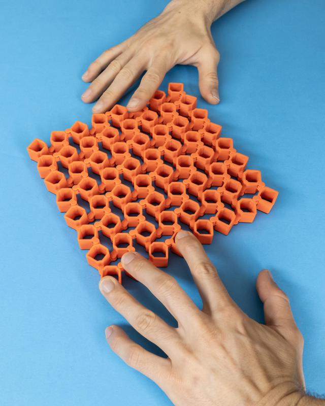 Auxetic Cubes // 18mm 8x8