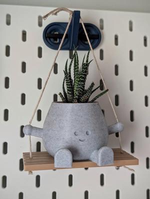 Happy Swinging/Sitting Planter