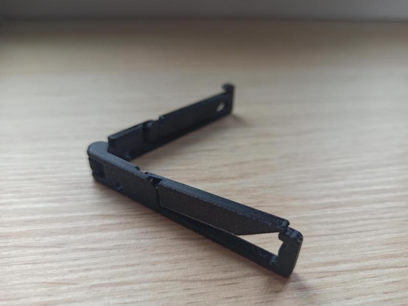 Ultra-portable compact  keychain phone stand (pip)